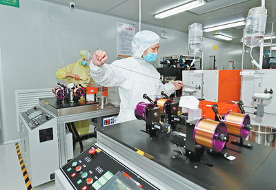 新材料技術(shù)研發(fā) 閩西日?qǐng)?bào)推動(dòng)產(chǎn)業(yè)升級(jí)的科技引擎